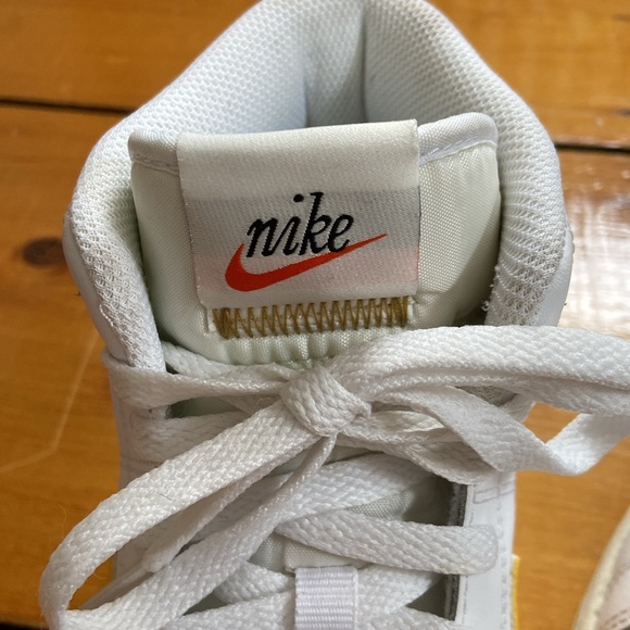 Nike Women's Court Royale 2 Mid White Sneakers Size 8 - Picture 9 of 14